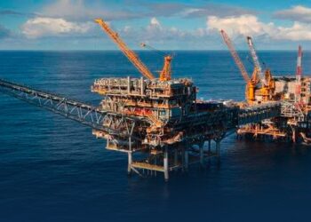 Venezuela pide a petroleras extranjeras evitar incursiones en el mar disputado con Guyana