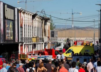 Trece muertos por incendio de varios locales en una conocida zona de ocio en España