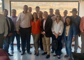Representantes de la Plataforma Unitaria de Anzoátegui muestran su respaldo a la Junta Regional