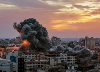 Más de 1.100 muertos en ambos lados en el segundo día de guerra entre Israel y Gaza