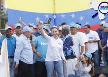 María Corina Machado, la mujer que va "hasta el final" tras ganar la Primaria 