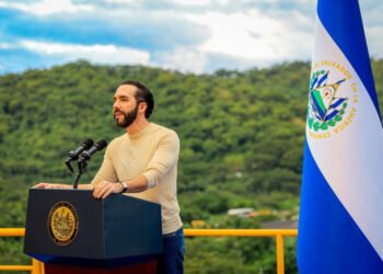 Bukele: EE.UU. busca "sacar petróleo" de Venezuela tras levantamiento de sanciones