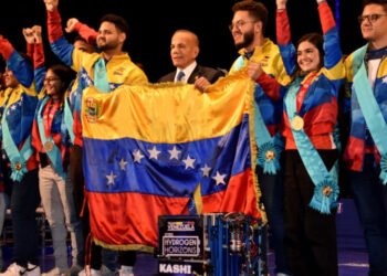 Campeones del Mundial de Robótica reciben Orden Lago de Maracaibo