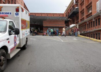 Ciudadanos padecen un costoso viacrucis para recibir atención médica