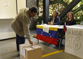 Venezolanos en Bogotá votan en las primarias entre la idea de cambio y la apatía
