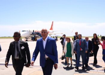 Gobierno y oposición venezolana pactan una defensa conjunta de zona en disputa con Guyana