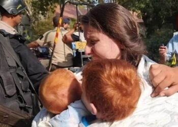 Ciudadanos que salieron de Israel describen la situación de "angustiante y tremenda"