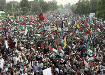 Miles de islamistas llaman a la guerra santa contra Israel en Pakistán