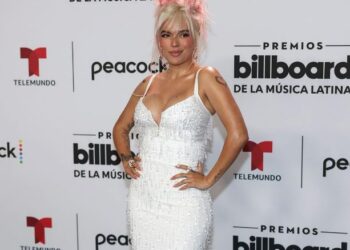 Duelo de moda entre hombres y mujeres en la alfombra azul de los Premios Billboard Latinos (+Fotos)