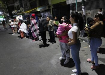 Un terremoto de magnitud 6 con epicentro en el sur de México sacude a la capital