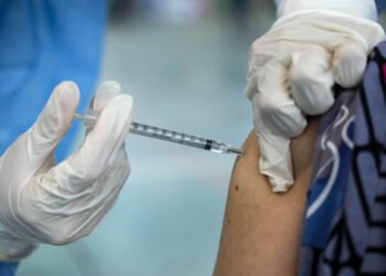 La OMS recomienda a partir de ahora solo una dosis de cualquier vacuna contra la covid