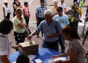 Venezolanos de la frontera colombiana votan en primarias esperanzados en el futuro