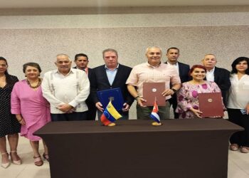 Venezuela y Cuba firman dos acuerdos de cooperación en materia turística
