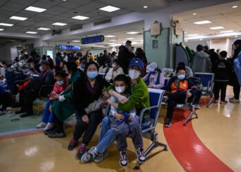 China aumentará las clínicas para tratar fiebre por brote de infecciones respiratorias
