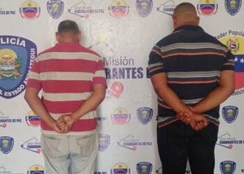 Dos choferes fueron detenidos tras incautarles 50 toneladas de tubería sin permisología