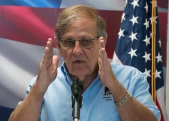 Organización IVAC pide a Biden que no deje de "presionar" a Maduro