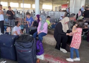 Reabren el paso entre Gaza y Egipto y continúa la evacuación de extranjeros