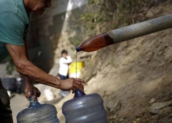OVSP: Casi el 65 % de los venezolanos evalúan de manera negativa el servicio de agua