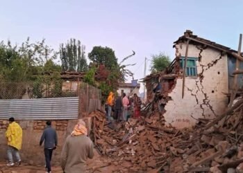Asciende a 157 la cifra de muertos en Nepal por terremoto de magnitud 6.4