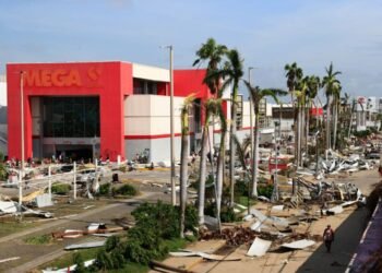 México planea reconstruir Guerrero en menos de dos años tras el impacto del huracán Otis