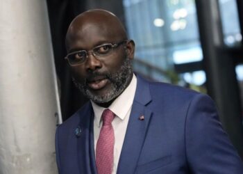 George Weah, el exfutbolista que dejará de ser el presidente de Liberia