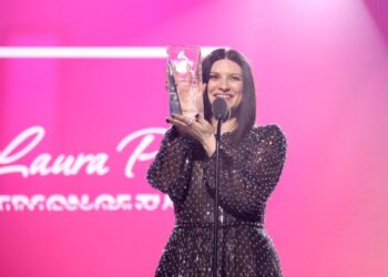 Persona del Año de los Latin Grammy: Laura Pausini brilló en boca de sus amigos