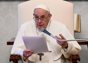 El Papa pide combatir con educación la violencia contra las mujeres