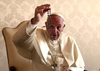 Papa Francisco envía un rosario al presidente electo de Argentina