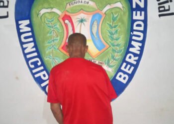 Hombre agredió de una pedrada a agente de PoliBermúdez y lo dejó en estado delicado