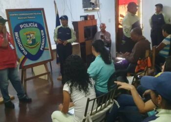 Personal oficial y administrativo de Polipeñalver sostuvo conversatorio sobre el Esequibo
