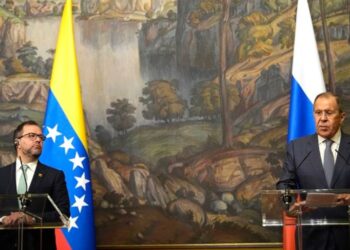 Rusia y Venezuela promueven mecanismos para defenderse de sanciones y renunciar al dólar