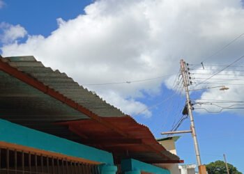 Niño de 11 murió al recibir una descarga eléctrica en el techo de un vecino en Cumaná