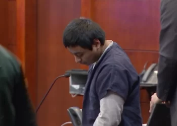 Critican cargos de asesinato contra inmigrante por la muerte natural de policía en Florida