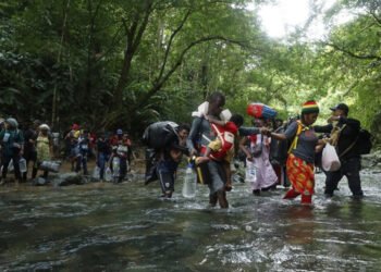 Más de 500.000 migrantes cruzaron la selva del Darién en 2023, un récord histórico