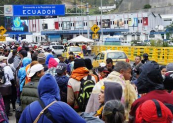 Unos 4.000 venezolanos llegaron a Ecuador tras anunciar Perú expulsiones, según Defensoría