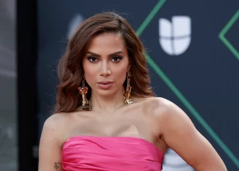 Anitta lanza 'Joga pra lua', un nuevo single tropical que confirma su vuelta al funk