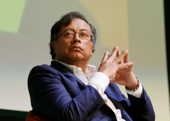 Presidente de Colombia pide a Venezuela y Guyana bajar el tono al conflicto del Esequibo