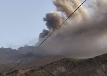 Activan alerta amarilla por emisión de cenizas del Volcán Ubinas en Perú