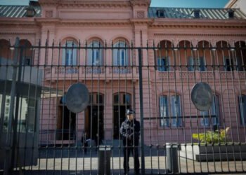 Argentina no renovará 5.000 contratos públicos y revisará un millón de planes sociales