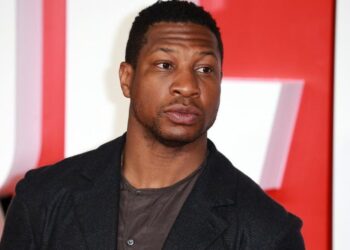 Actor Jonathan Majors es declarado culpable de agresión y acoso a su novia