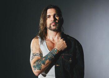 Juanes estrena "Nacimos solos", primer sencillo de la nueva serie de Prime Video "Zorro"