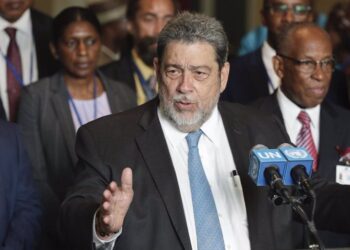 El primer ministro de San Vicente y las Granadinas insta a Venezuela y Guyana a dialogar