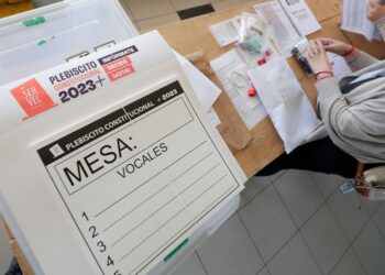 Abren centros de votación en Chile para plebiscito sobre nueva propuesta de Constitución