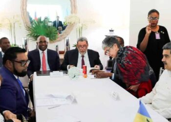 Comienza la reunión entre Maduro y Ali por la disputa territorial entre Venezuela y Guyana