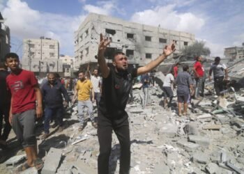 Más de 130 muertos en otra jornada de bombardeos en la Franja, especialmente en Jan Yunis