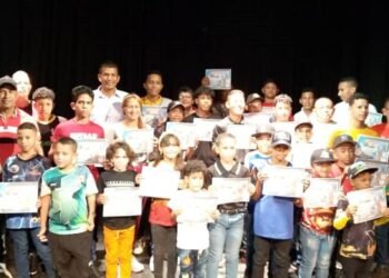 60 atletas cantaurenses reciben reconocimientos por destacada labor en 2023