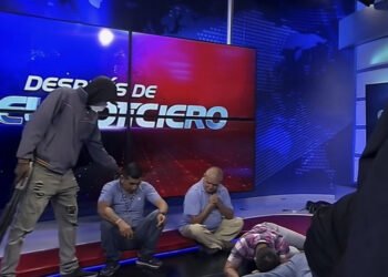 "Tuvimos miedo de morir", dicen empleados de canal ecuatoriano tomado por hombres armados
