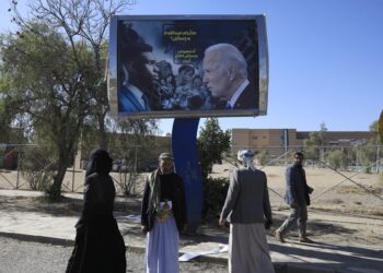 EE.UU. lanza una nueva oleada de ataques contra zonas controladas por los hutíes en Yemen