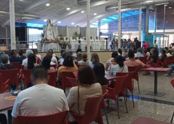 Decenas de feligreses recibieron a la Virgen de La Candelaria en Anaco