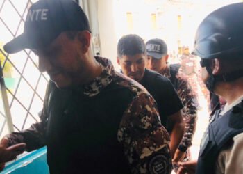 Liberan a 41 funcionarios de prisiones y 136 siguen de rehenes en cárceles de Ecuador